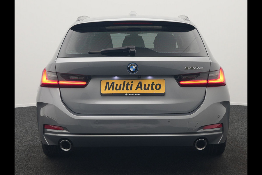 BMW 3 Serie Touring 320e Sportline FACELIFT PHEV Dealer O.H | Panodak | Widescreen Navi | Harman Kardon | Camera | Keyless | Stuurverwarming | Apple Carplay | BLIS | Plug In Hybrid