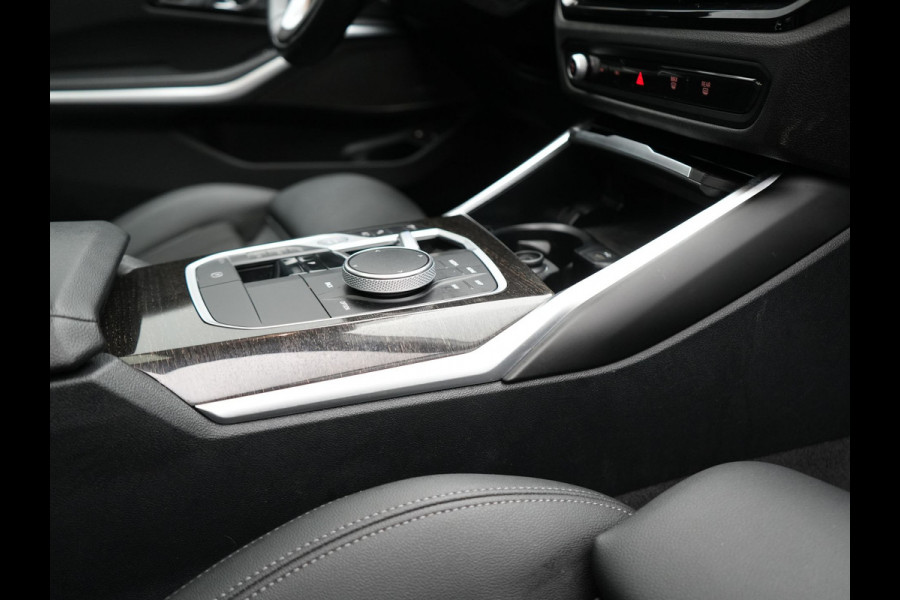 BMW 3 Serie Touring 320e Sportline FACELIFT PHEV Dealer O.H | Panodak | Widescreen Navi | Harman Kardon | Camera | Keyless | Stuurverwarming | Apple Carplay | BLIS | Plug In Hybrid