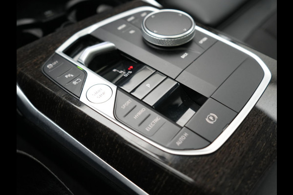BMW 3 Serie Touring 320e Sportline FACELIFT PHEV Dealer O.H | Panodak | Widescreen Navi | Harman Kardon | Camera | Keyless | Stuurverwarming | Apple Carplay | BLIS | Plug In Hybrid