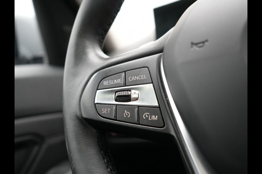 BMW 3 Serie Touring 320e Sportline FACELIFT PHEV Dealer O.H | Panodak | Widescreen Navi | Harman Kardon | Camera | Keyless | Stuurverwarming | Apple Carplay | BLIS | Plug In Hybrid