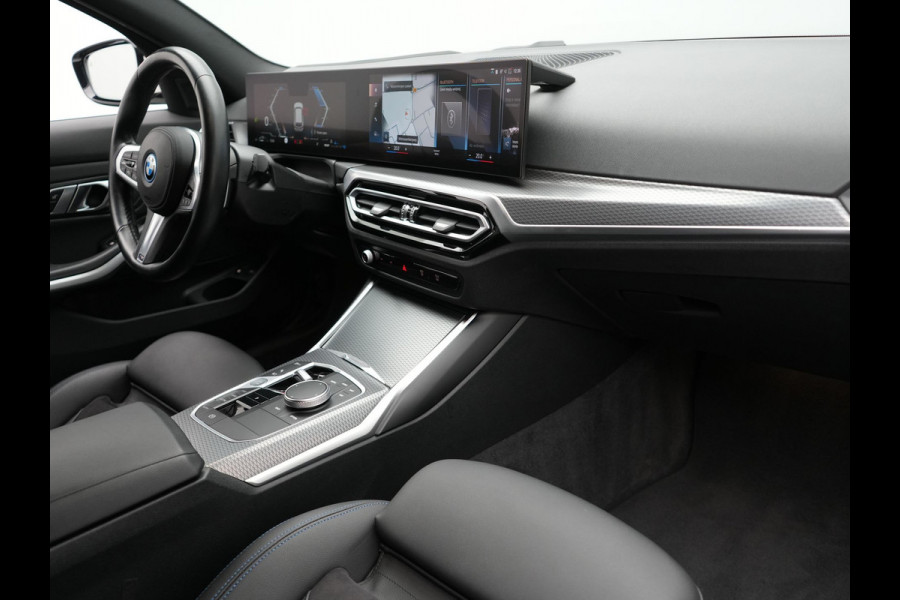 BMW 3 Serie Touring 320e M Sport FACELIFT PHEV 204pk Dealer O.H | Trekhaak Af Fabriek | Adapive Cruise | Widescreen Navi | Head Up | Alcantara Sportstoelen Verwarmd | Camera & Parkassist | Apple Carplay | Plug In Hybrid