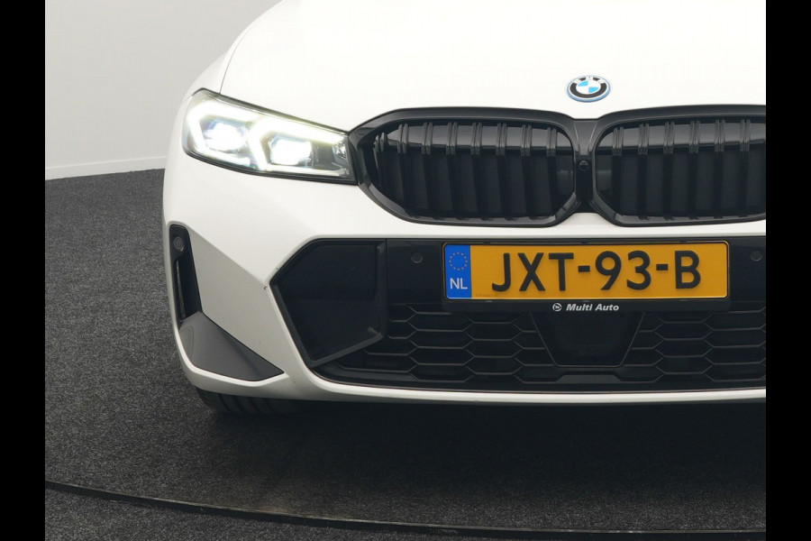 BMW 3 Serie Touring 320e M Sport FACELIFT PHEV 204pk Dealer O.H | Trekhaak Af Fabriek | Adapive Cruise | Widescreen Navi | Head Up | Alcantara Sportstoelen Verwarmd | Camera & Parkassist | Apple Carplay | Plug In Hybrid