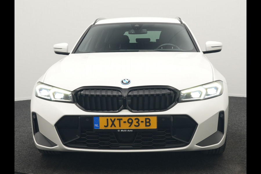 BMW 3 Serie Touring 320e M Sport FACELIFT PHEV 204pk Dealer O.H | Trekhaak Af Fabriek | Adapive Cruise | Widescreen Navi | Head Up | Alcantara Sportstoelen Verwarmd | Camera & Parkassist | Apple Carplay | Plug In Hybrid