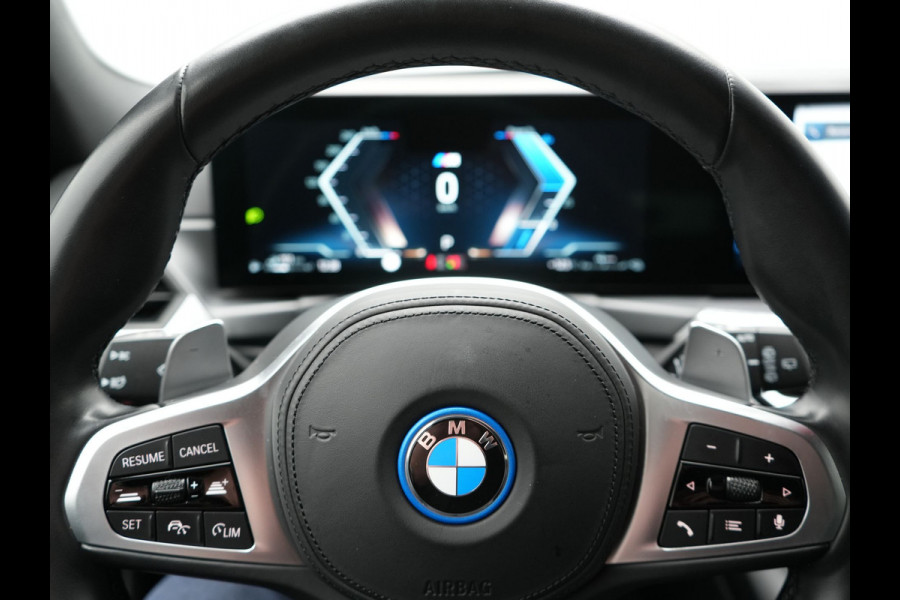 BMW 3 Serie Touring 320e M Sport FACELIFT PHEV 204pk Dealer O.H | Trekhaak Af Fabriek | Adapive Cruise | Widescreen Navi | Head Up | Alcantara Sportstoelen Verwarmd | Camera & Parkassist | Apple Carplay | Plug In Hybrid