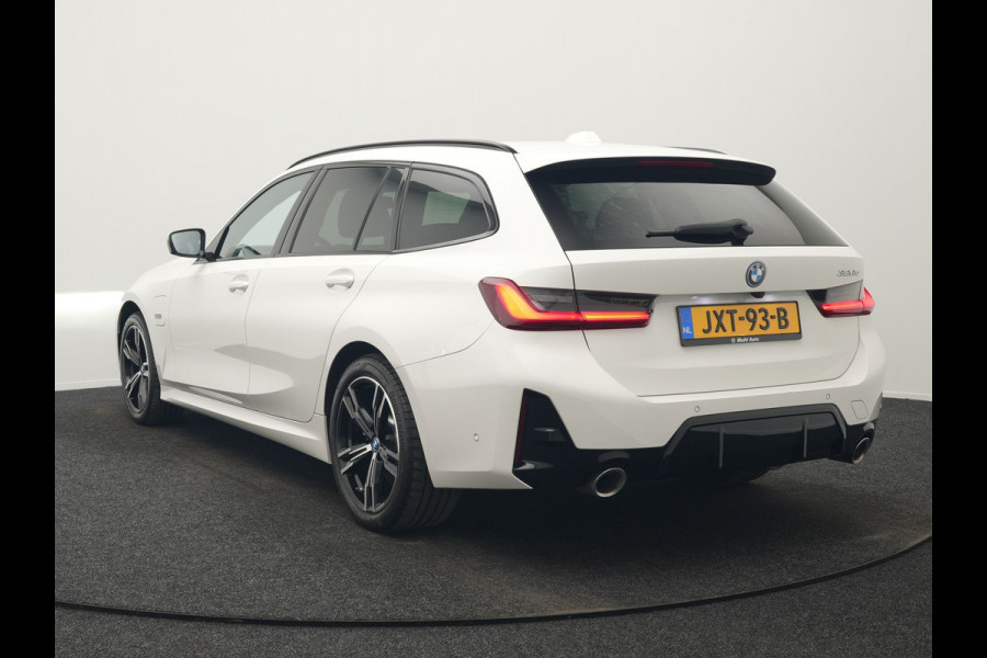 BMW 3 Serie Touring 320e M Sport FACELIFT PHEV 204pk Dealer O.H | Trekhaak Af Fabriek | Adapive Cruise | Widescreen Navi | Head Up | Alcantara Sportstoelen Verwarmd | Camera & Parkassist | Apple Carplay | Plug In Hybrid