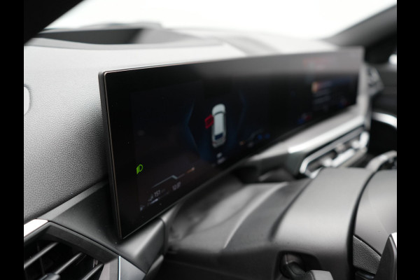 BMW 3 Serie Touring 320e M Sport FACELIFT PHEV 204pk Dealer O.H | Trekhaak Af Fabriek | Adapive Cruise | Widescreen Navi | Head Up | Alcantara Sportstoelen Verwarmd | Camera & Parkassist | Apple Carplay | Plug In Hybrid