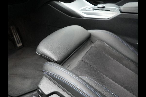 BMW 3 Serie Touring 320e M Sport FACELIFT PHEV 204pk Dealer O.H | Trekhaak Af Fabriek | Adapive Cruise | Widescreen Navi | Head Up | Alcantara Sportstoelen Verwarmd | Camera & Parkassist | Apple Carplay | Plug In Hybrid