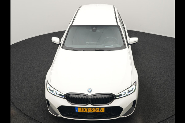 BMW 3 Serie Touring 320e M Sport FACELIFT PHEV 204pk Dealer O.H | Trekhaak Af Fabriek | Adapive Cruise | Widescreen Navi | Head Up | Alcantara Sportstoelen Verwarmd | Camera & Parkassist | Apple Carplay | Plug In Hybrid