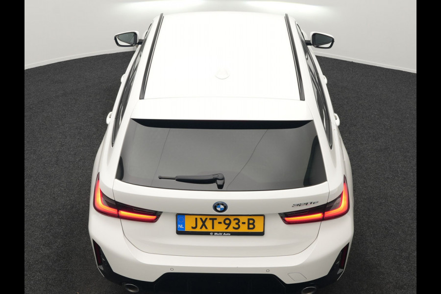 BMW 3 Serie Touring 320e M Sport FACELIFT PHEV 204pk Dealer O.H | Trekhaak Af Fabriek | Adapive Cruise | Widescreen Navi | Head Up | Alcantara Sportstoelen Verwarmd | Camera & Parkassist | Apple Carplay | Plug In Hybrid