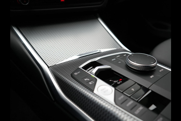 BMW 3 Serie Touring 320e M Sport FACELIFT PHEV 204pk Dealer O.H | Trekhaak Af Fabriek | Adapive Cruise | Widescreen Navi | Head Up | Alcantara Sportstoelen Verwarmd | Camera & Parkassist | Apple Carplay | Plug In Hybrid