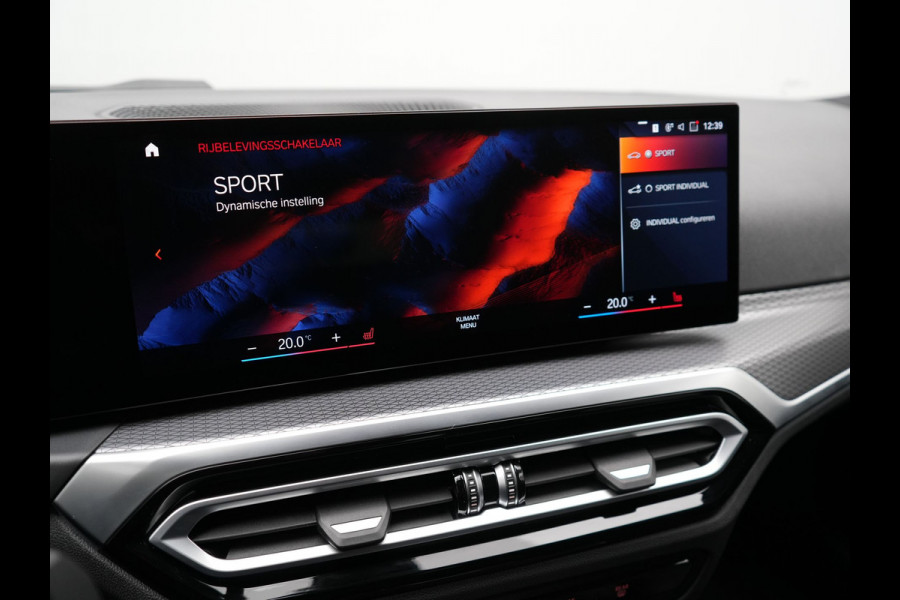 BMW 3 Serie Touring 320e M Sport FACELIFT PHEV 204pk Dealer O.H | Trekhaak Af Fabriek | Adapive Cruise | Widescreen Navi | Head Up | Alcantara Sportstoelen Verwarmd | Camera & Parkassist | Apple Carplay | Plug In Hybrid