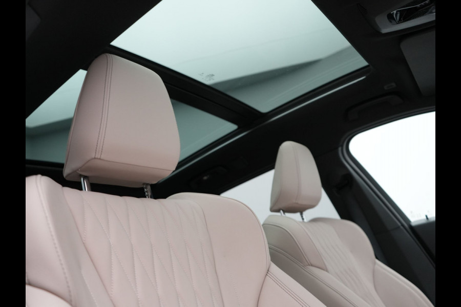 BMW X1 xDrive23i M Sport 218pk Dealer O.H | Panodak | Adaptive Cruise | Lederen Sportstoelen Massage & Memory | Head Up | 360 Camera | Harman Kardon | Widescreen Navi | Parkassist | Keyless | 19"L.M | Apple Carplay |