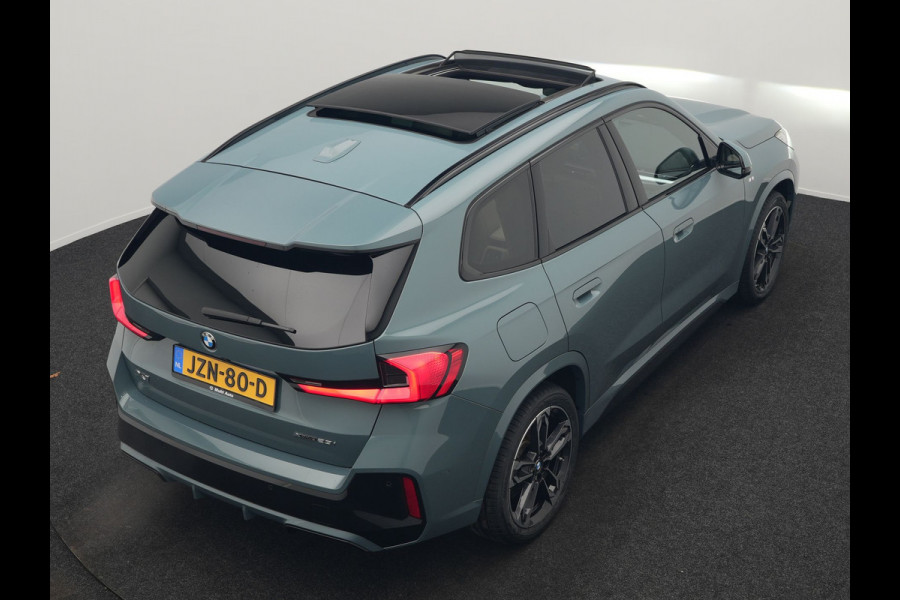 BMW X1 xDrive23i M Sport 218pk Dealer O.H | Panodak | Adaptive Cruise | Lederen Sportstoelen Massage & Memory | Head Up | 360 Camera | Harman Kardon | Widescreen Navi | Parkassist | Keyless | 19"L.M | Apple Carplay |