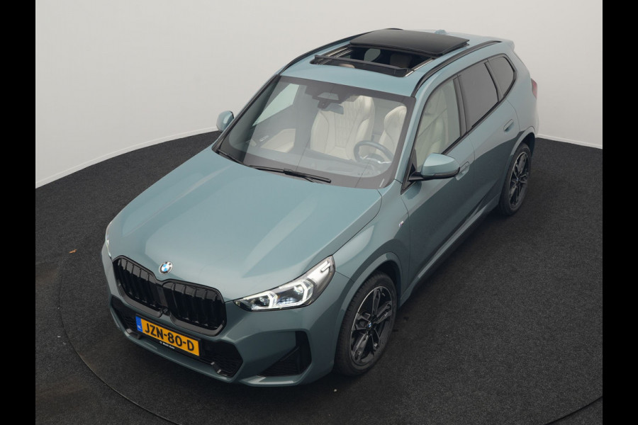 BMW X1 xDrive23i M Sport 218pk Dealer O.H | Panodak | Adaptive Cruise | Lederen Sportstoelen Massage & Memory | Head Up | 360 Camera | Harman Kardon | Widescreen Navi | Parkassist | Keyless | 19"L.M | Apple Carplay |