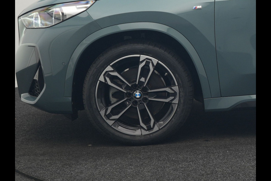 BMW X1 xDrive23i M Sport 218pk Dealer O.H | Panodak | Adaptive Cruise | Lederen Sportstoelen Massage & Memory | Head Up | 360 Camera | Harman Kardon | Widescreen Navi | Parkassist | Keyless | 19"L.M | Apple Carplay |