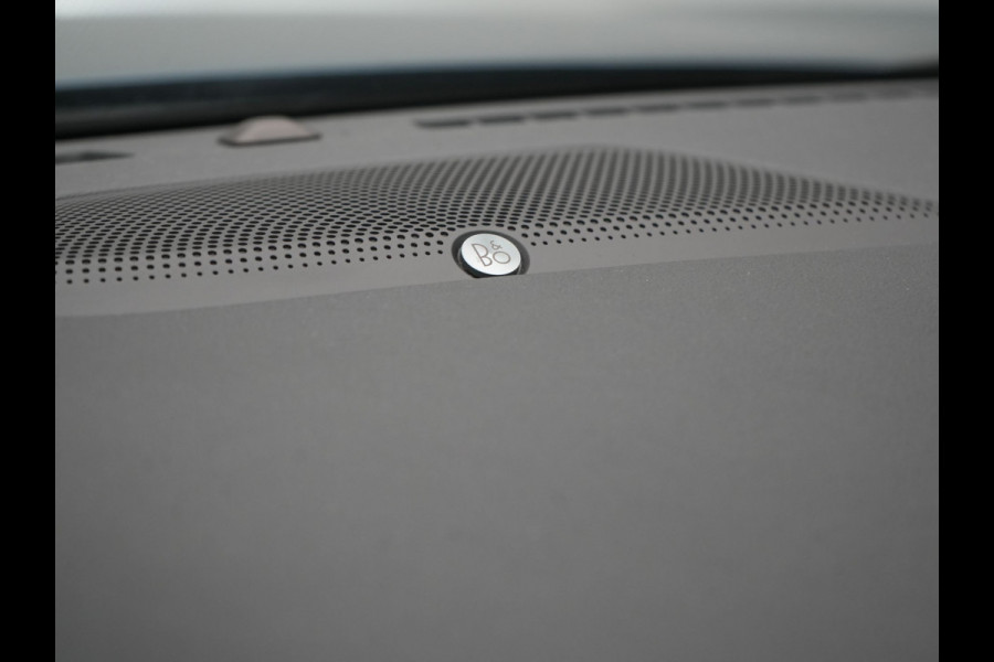 Ford Kuga 1.5 EcoBoost ST-Line X 150pk Dealer O.H. 1800kg Trekgewicht | Panodak | Adaptive Cruise | 360 Camera | Bang & Olufsen | Alcantara Sportstoelen & Stuur Verwarmd | Apple Carplay | Keyless | Blis | Navigatie | DAB |