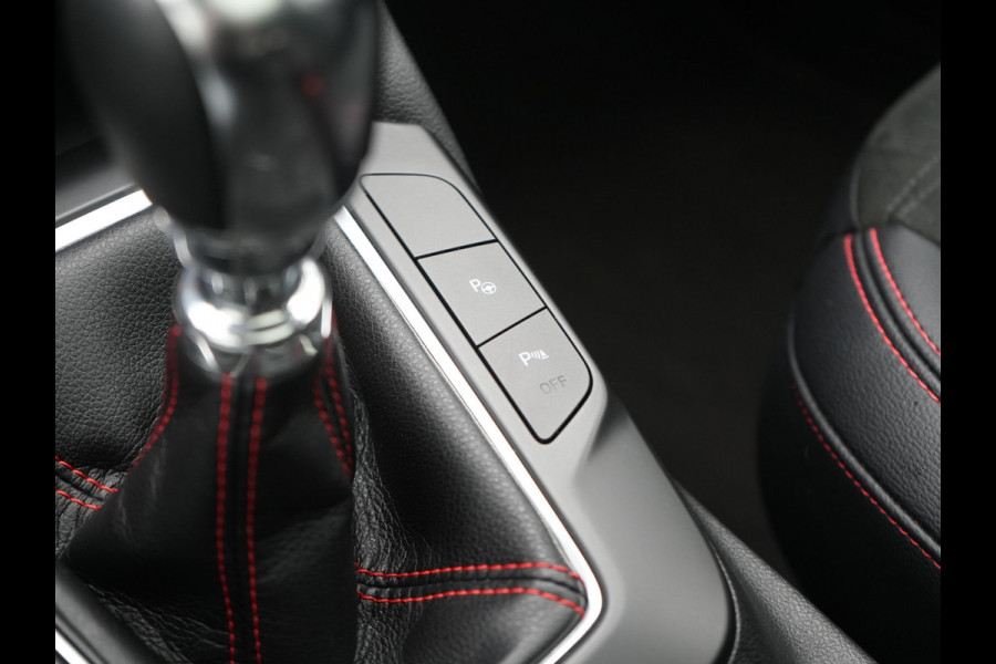 Ford Kuga 1.5 EcoBoost ST-Line X 150pk Dealer O.H. 1800kg Trekgewicht | Panodak | Adaptive Cruise | 360 Camera | Bang & Olufsen | Alcantara Sportstoelen & Stuur Verwarmd | Apple Carplay | Keyless | Blis | Navigatie | DAB |