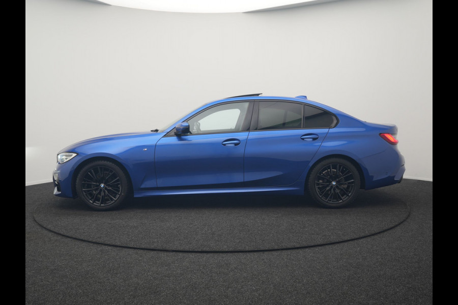 BMW 3 Serie 318i M Sport Shadow 156pk Dealer O.H | Panodak | Alcantara Sportstoelen Verwarmd | Camera & Parkassist | Keyless | Hifi Audio | Apple Carplay | 18"L.M | Sfeerverlichting |