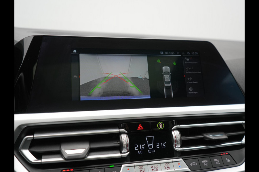 BMW 3 Serie 318i M Sport Shadow 156pk Dealer O.H | Panodak | Alcantara Sportstoelen Verwarmd | Camera & Parkassist | Keyless | Hifi Audio | Apple Carplay | 18"L.M | Sfeerverlichting |