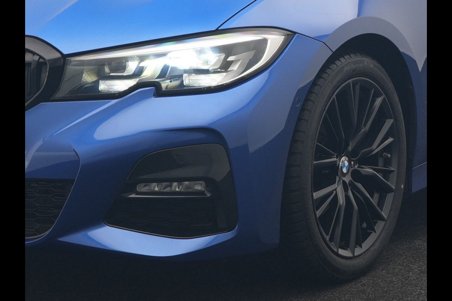BMW 3 Serie 318i M Sport Shadow 156pk Dealer O.H | Panodak | Alcantara Sportstoelen Verwarmd | Camera & Parkassist | Keyless | Hifi Audio | Apple Carplay | 18"L.M | Sfeerverlichting |