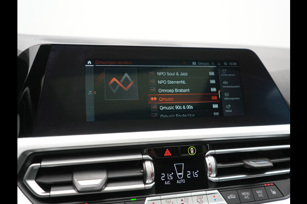 BMW 3 Serie 318i M Sport Shadow 156pk Dealer O.H | Panodak | Alcantara Sportstoelen Verwarmd | Camera & Parkassist | Keyless | Hifi Audio | Apple Carplay | 18"L.M | Sfeerverlichting |