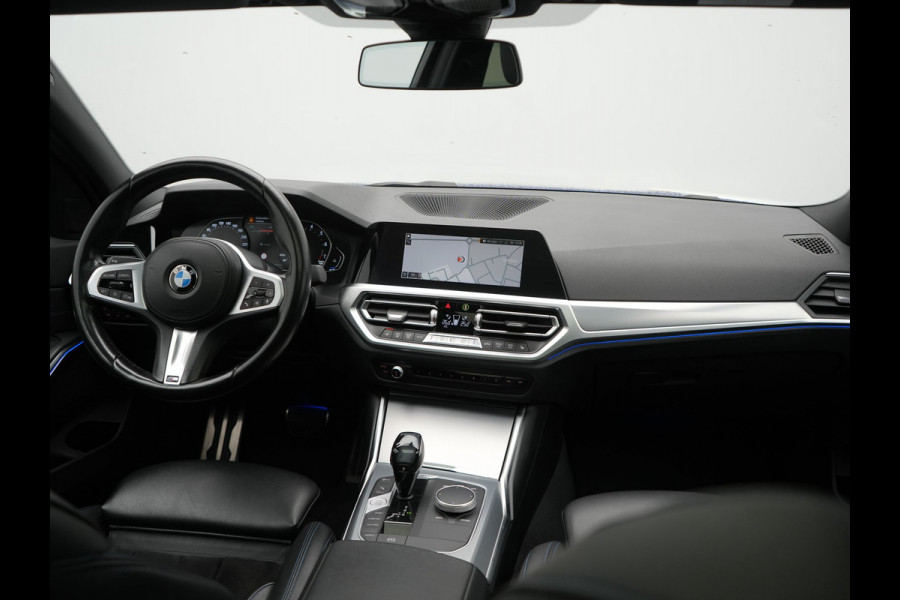 BMW 3 Serie 318i M Sport Shadow 156pk Dealer O.H | Panodak | Alcantara Sportstoelen Verwarmd | Camera & Parkassist | Keyless | Hifi Audio | Apple Carplay | 18"L.M | Sfeerverlichting |