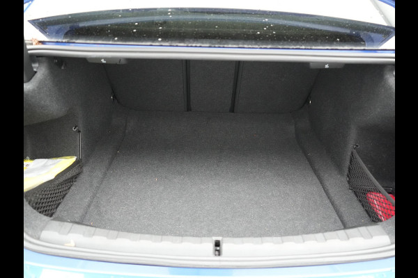 BMW 3 Serie 318i M Sport Shadow 156pk Dealer O.H | Panodak | Alcantara Sportstoelen Verwarmd | Camera & Parkassist | Keyless | Hifi Audio | Apple Carplay | 18"L.M | Sfeerverlichting |