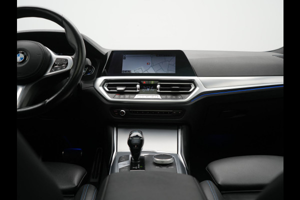 BMW 3 Serie 318i M Sport Shadow 156pk Dealer O.H | Panodak | Alcantara Sportstoelen Verwarmd | Camera & Parkassist | Keyless | Hifi Audio | Apple Carplay | 18"L.M | Sfeerverlichting |