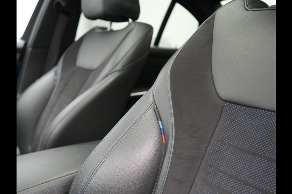 BMW 3 Serie 318i M Sport Shadow 156pk Dealer O.H | Panodak | Alcantara Sportstoelen Verwarmd | Camera & Parkassist | Keyless | Hifi Audio | Apple Carplay | 18"L.M | Sfeerverlichting |