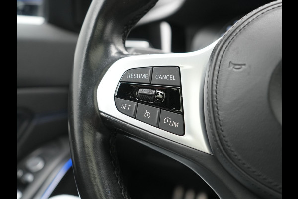 BMW 3 Serie 318i M Sport Shadow 156pk Dealer O.H | Panodak | Alcantara Sportstoelen Verwarmd | Camera & Parkassist | Keyless | Hifi Audio | Apple Carplay | 18"L.M | Sfeerverlichting |