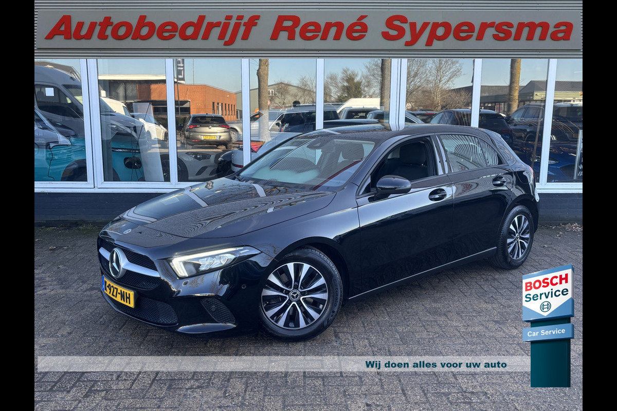 Mercedes-Benz A-Klasse 160 Business Solution | Mbux | Stoelverwarming | Parkeercamera | Lane Assist