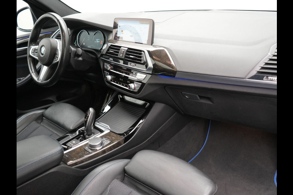 BMW X3 xDrive20i M Sport Shadow 184pk Dealer O.H | Trekhaak af Fabriek | Panodak | Adaptive Cruise | Sportstoelen Memory | Harman Kardon |  Head Up | 19"L.M | BLIS |