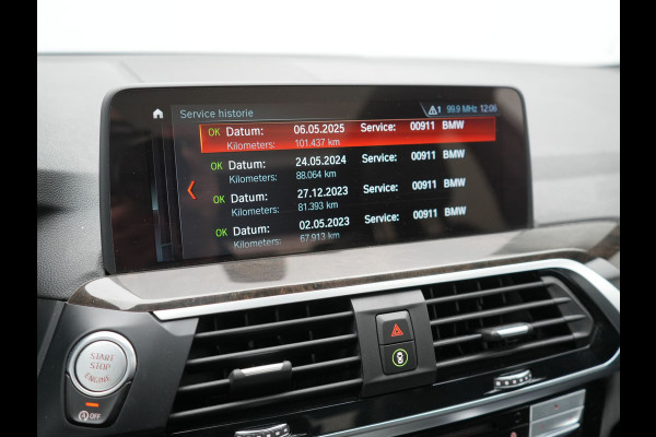 BMW X3 xDrive20i M Sport Shadow 184pk Dealer O.H | Trekhaak af Fabriek | Panodak | Adaptive Cruise | Sportstoelen Memory | Harman Kardon |  Head Up | 19"L.M | BLIS |