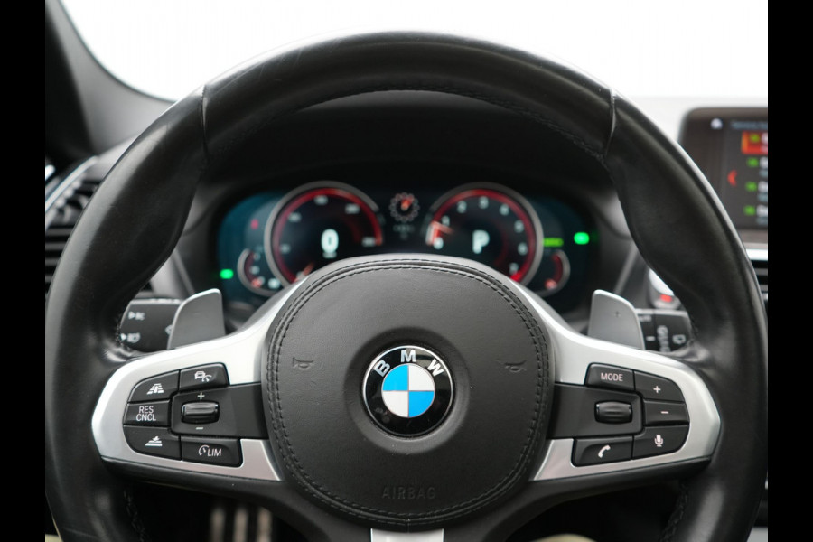 BMW X3 xDrive20i M Sport Shadow 184pk Dealer O.H | Trekhaak af Fabriek | Panodak | Adaptive Cruise | Sportstoelen Memory | Harman Kardon |  Head Up | 19"L.M | BLIS |