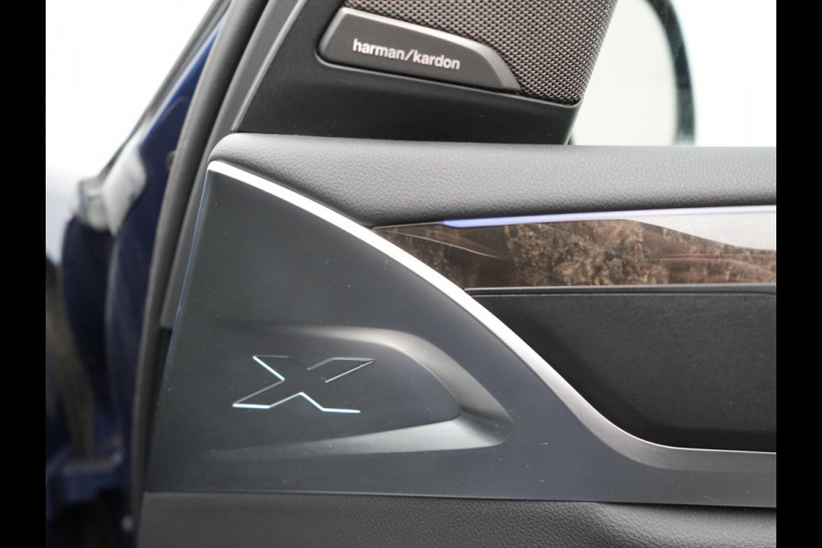 BMW X3 xDrive20i M Sport Shadow 184pk Dealer O.H | Trekhaak af Fabriek | Panodak | Adaptive Cruise | Sportstoelen Memory | Harman Kardon |  Head Up | 19"L.M | BLIS |