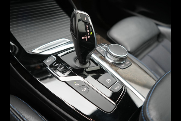 BMW X3 xDrive20i M Sport Shadow 184pk Dealer O.H | Trekhaak af Fabriek | Panodak | Adaptive Cruise | Sportstoelen Memory | Harman Kardon |  Head Up | 19"L.M | BLIS |