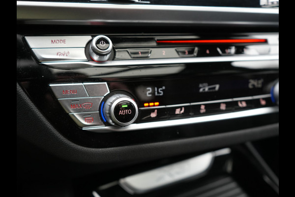 BMW X3 xDrive20i M Sport Shadow 184pk Dealer O.H | Trekhaak af Fabriek | Panodak | Adaptive Cruise | Sportstoelen Memory | Harman Kardon |  Head Up | 19"L.M | BLIS |