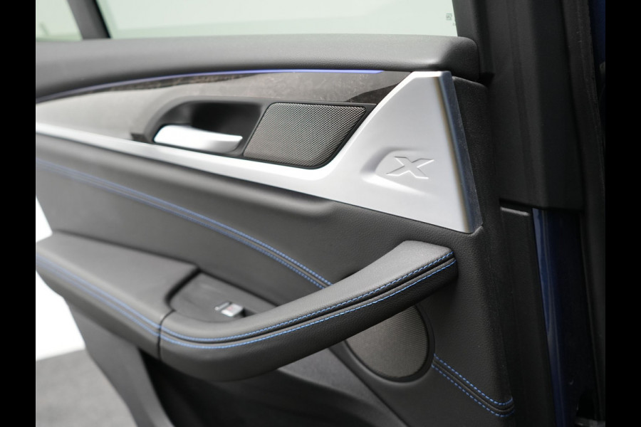 BMW X3 xDrive20i M Sport Shadow 184pk Dealer O.H | Trekhaak af Fabriek | Panodak | Adaptive Cruise | Sportstoelen Memory | Harman Kardon |  Head Up | 19"L.M | BLIS |