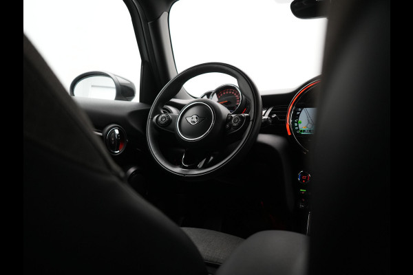 MINI Mini 2.0 Cooper S Chili 192pk 5 Deurs | Apple Carplay | Sportstoelen Verwarmd | Union Jack Achterlichten | 17"L.M | LED Koplampen | Navigatie Full Map | DAB | Cruise Control |
