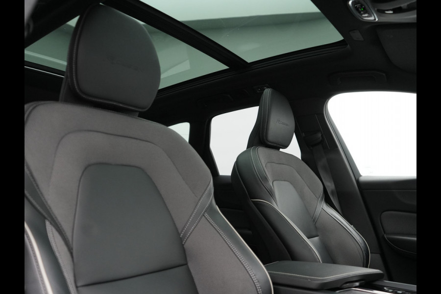 Volvo XC60 Recharge T8 AWD R-Design PHEV 391pk Dealer O.H. | Panodak | Luchtvering | Head Up | Camera | Harman & Kardon | Sportstoelen Memory & Verwarmd | 21"L.M | Apple Carplay | Keyless | Blis | Virtual | Navigatie | DAB | Plug In Hybrid