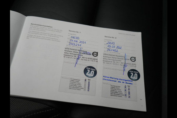 Volvo XC60 Recharge T8 AWD R-Design PHEV 391pk Dealer O.H. | Panodak | Luchtvering | Head Up | Camera | Harman & Kardon | Sportstoelen Memory & Verwarmd | 21"L.M | Apple Carplay | Keyless | Blis | Virtual | Navigatie | DAB | Plug In Hybrid