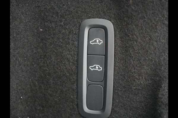 Volvo XC60 Recharge T8 AWD R-Design PHEV 391pk Dealer O.H. | Panodak | Luchtvering | Head Up | Camera | Harman & Kardon | Sportstoelen Memory & Verwarmd | 21"L.M | Apple Carplay | Keyless | Blis | Virtual | Navigatie | DAB | Plug In Hybrid