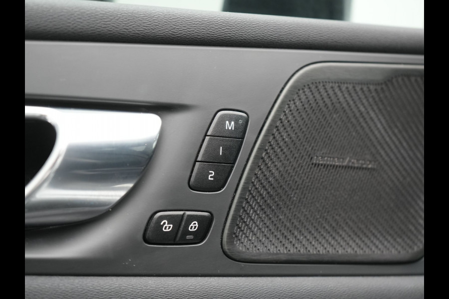 Volvo XC60 Recharge T8 AWD R-Design PHEV 391pk Dealer O.H. | Panodak | Luchtvering | Head Up | Camera | Harman & Kardon | Sportstoelen Memory & Verwarmd | 21"L.M | Apple Carplay | Keyless | Blis | Virtual | Navigatie | DAB | Plug In Hybrid