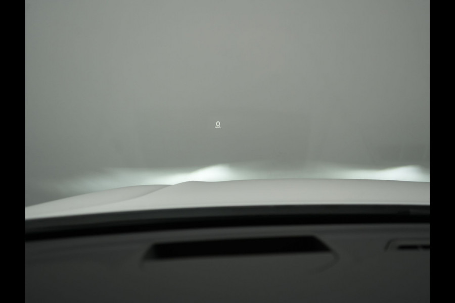 Volvo XC60 Recharge T8 AWD R-Design PHEV 391pk Dealer O.H. | Panodak | Luchtvering | Head Up | Camera | Harman & Kardon | Sportstoelen Memory & Verwarmd | 21"L.M | Apple Carplay | Keyless | Blis | Virtual | Navigatie | DAB | Plug In Hybrid