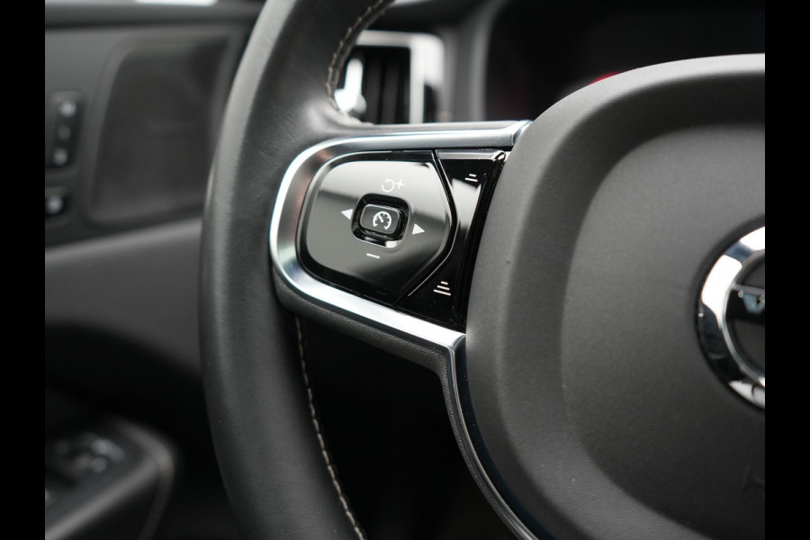 Volvo XC60 Recharge T8 AWD R-Design PHEV 391pk Dealer O.H. | Panodak | Luchtvering | Head Up | Camera | Harman & Kardon | Sportstoelen Memory & Verwarmd | 21"L.M | Apple Carplay | Keyless | Blis | Virtual | Navigatie | DAB | Plug In Hybrid