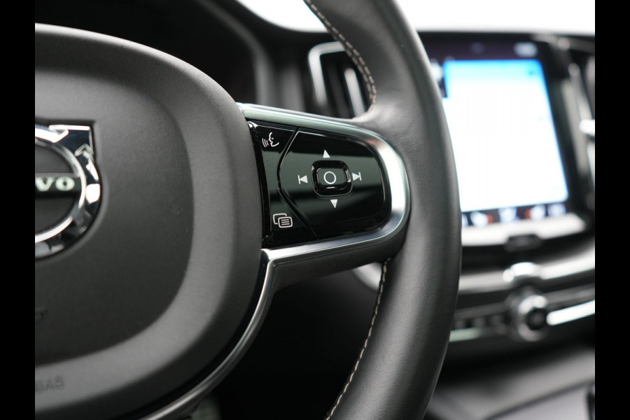 Volvo XC60 Recharge T8 AWD R-Design PHEV 391pk Dealer O.H. | Panodak | Luchtvering | Head Up | Camera | Harman & Kardon | Sportstoelen Memory & Verwarmd | 21"L.M | Apple Carplay | Keyless | Blis | Virtual | Navigatie | DAB | Plug In Hybrid