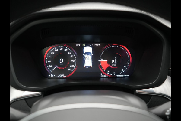 Volvo XC60 Recharge T8 AWD R-Design PHEV 391pk Dealer O.H. | Panodak | Luchtvering | Head Up | Camera | Harman & Kardon | Sportstoelen Memory & Verwarmd | 21"L.M | Apple Carplay | Keyless | Blis | Virtual | Navigatie | DAB | Plug In Hybrid