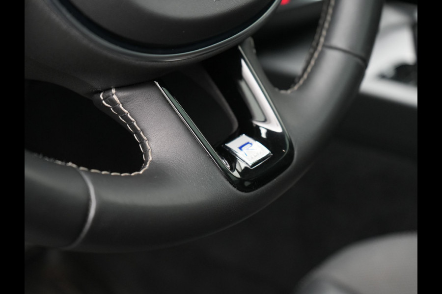 Volvo XC60 Recharge T8 AWD R-Design PHEV 391pk Dealer O.H. | Panodak | Luchtvering | Head Up | Camera | Harman & Kardon | Sportstoelen Memory & Verwarmd | 21"L.M | Apple Carplay | Keyless | Blis | Virtual | Navigatie | DAB | Plug In Hybrid