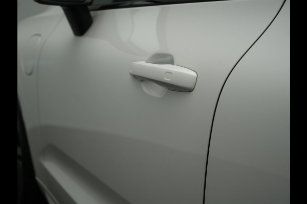 Volvo XC60 Recharge T8 AWD R-Design PHEV 391pk Dealer O.H. | Panodak | Luchtvering | Head Up | Camera | Harman & Kardon | Sportstoelen Memory & Verwarmd | 21"L.M | Apple Carplay | Keyless | Blis | Virtual | Navigatie | DAB | Plug In Hybrid