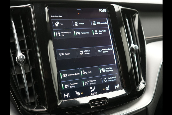 Volvo XC60 Recharge T8 AWD R-Design PHEV 391pk Dealer O.H. | Panodak | Luchtvering | Head Up | Camera | Harman & Kardon | Sportstoelen Memory & Verwarmd | 21"L.M | Apple Carplay | Keyless | Blis | Virtual | Navigatie | DAB | Plug In Hybrid